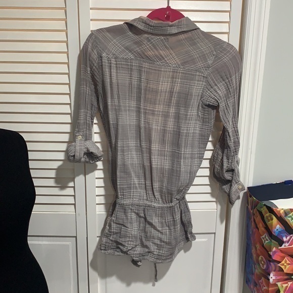 Old Navy Gray & white plaid flannel with waist tie - Picture 7 of 9